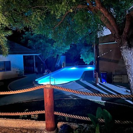 Lunar Dive Resort: Bamboo Villas Кубу Екстериор снимка