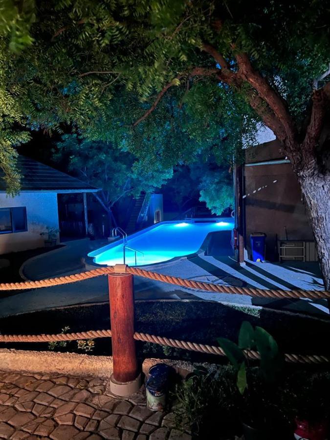 Lunar Dive Resort: Bamboo Villas Кубу Екстериор снимка