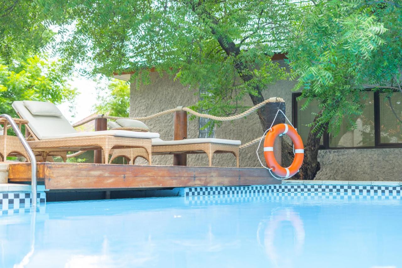 Lunar Dive Resort: Bamboo Villas Кубу Екстериор снимка