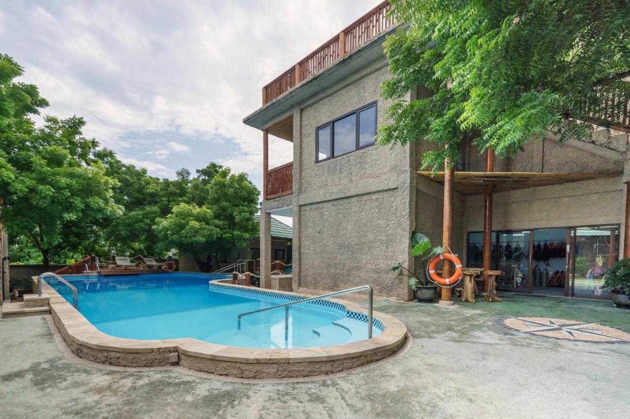 Lunar Dive Resort: Bamboo Villas Кубу Екстериор снимка
